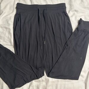 Black Lululemon joggers! Size 6